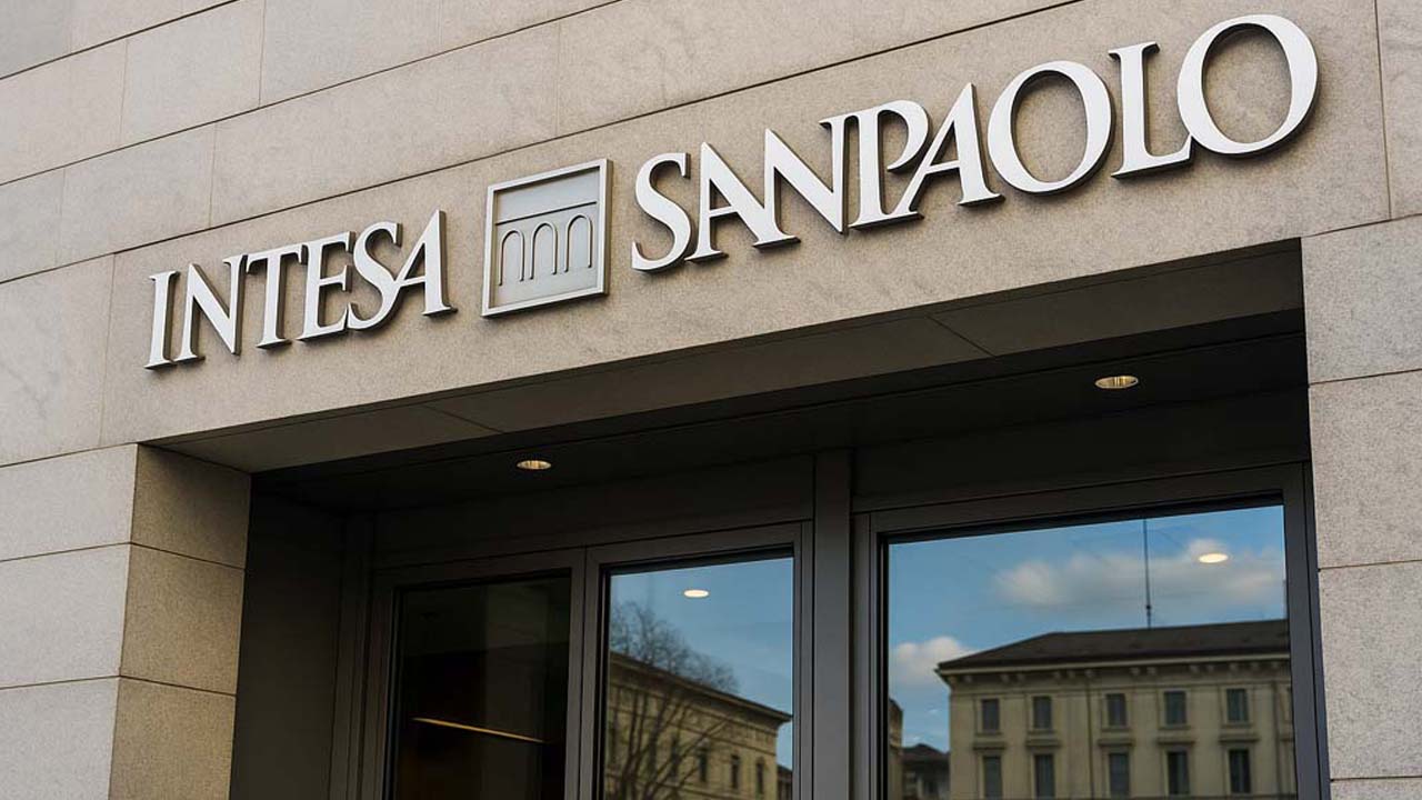Facciata edificio bancario in città
